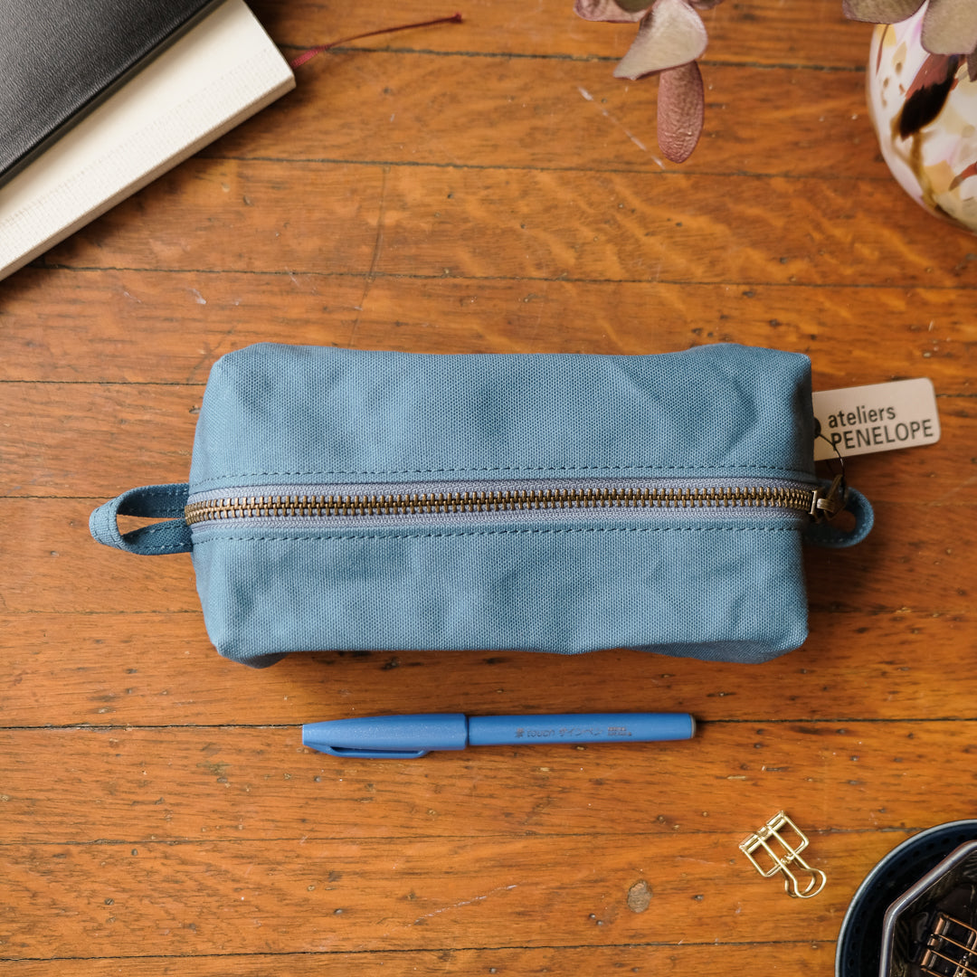 ateliers PENELOPE - Air Pouch - Blue