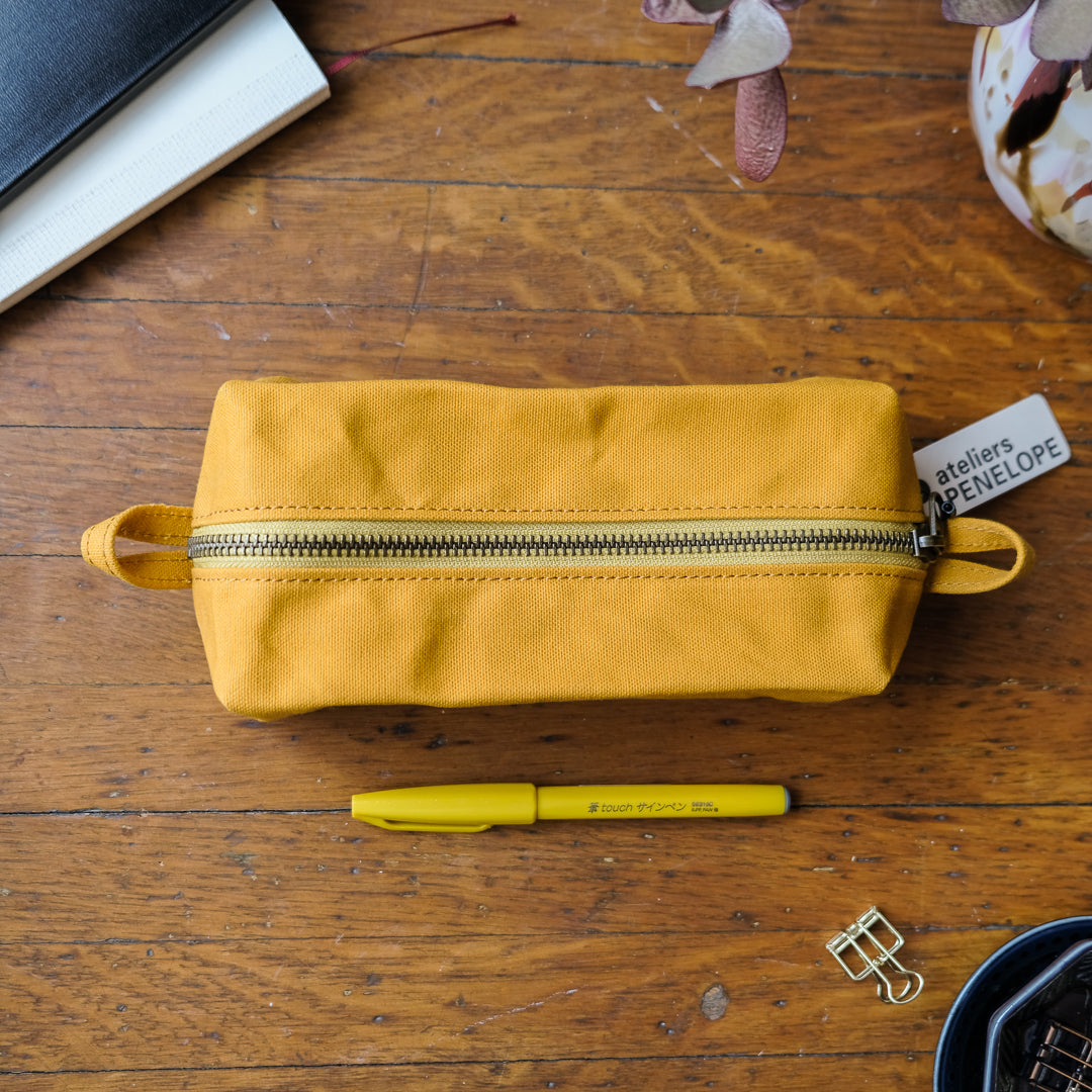 ateliers PENELOPE - Air Pouch - Mustard