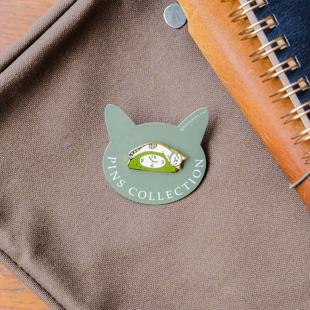 Pottering Cat - Badge - Clock