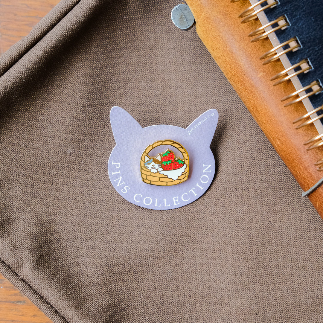 Pottering Cat - Badge - Strawberry Basket