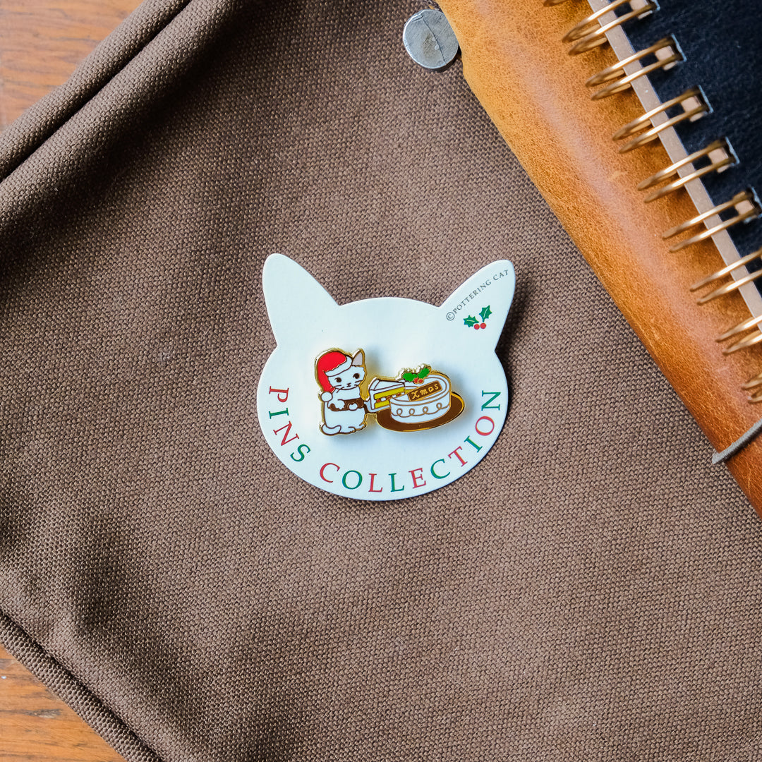 Pottering Cat - Badge - Christmas 1