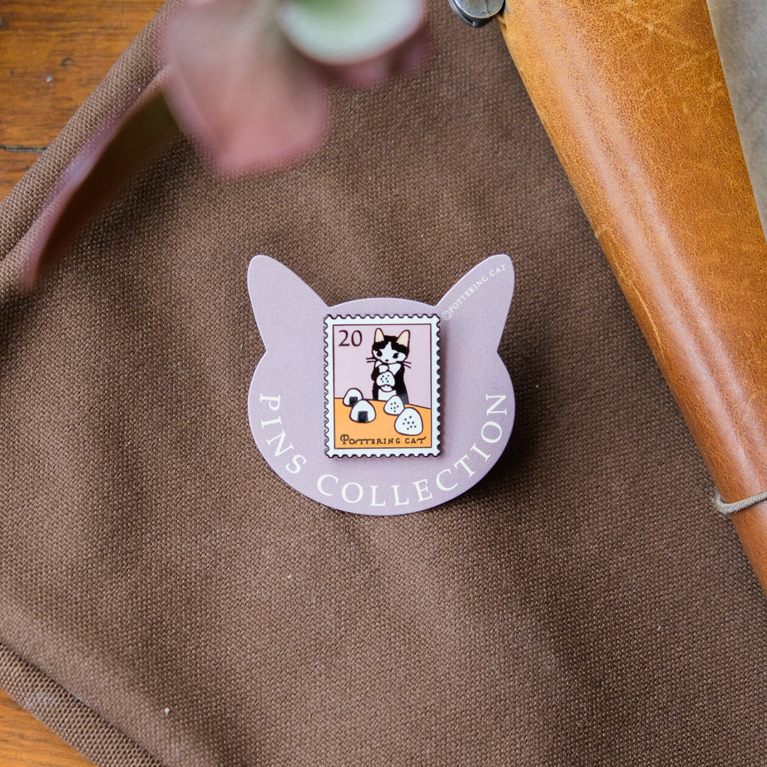 Pottering Cat - Badge - PZ-026 Rice Ball