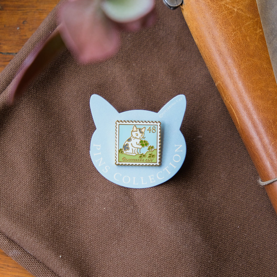 Pottering Cat - Badge - PZ-028 Clover