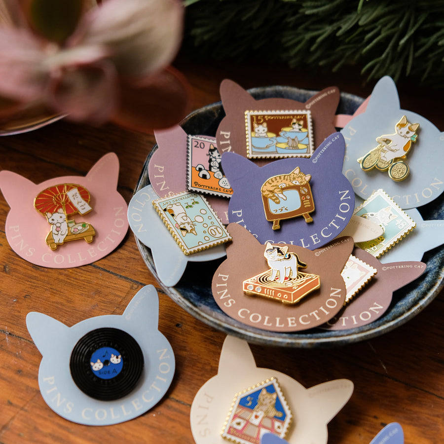 Pottering Cat - Badge - PZ-028 Clover