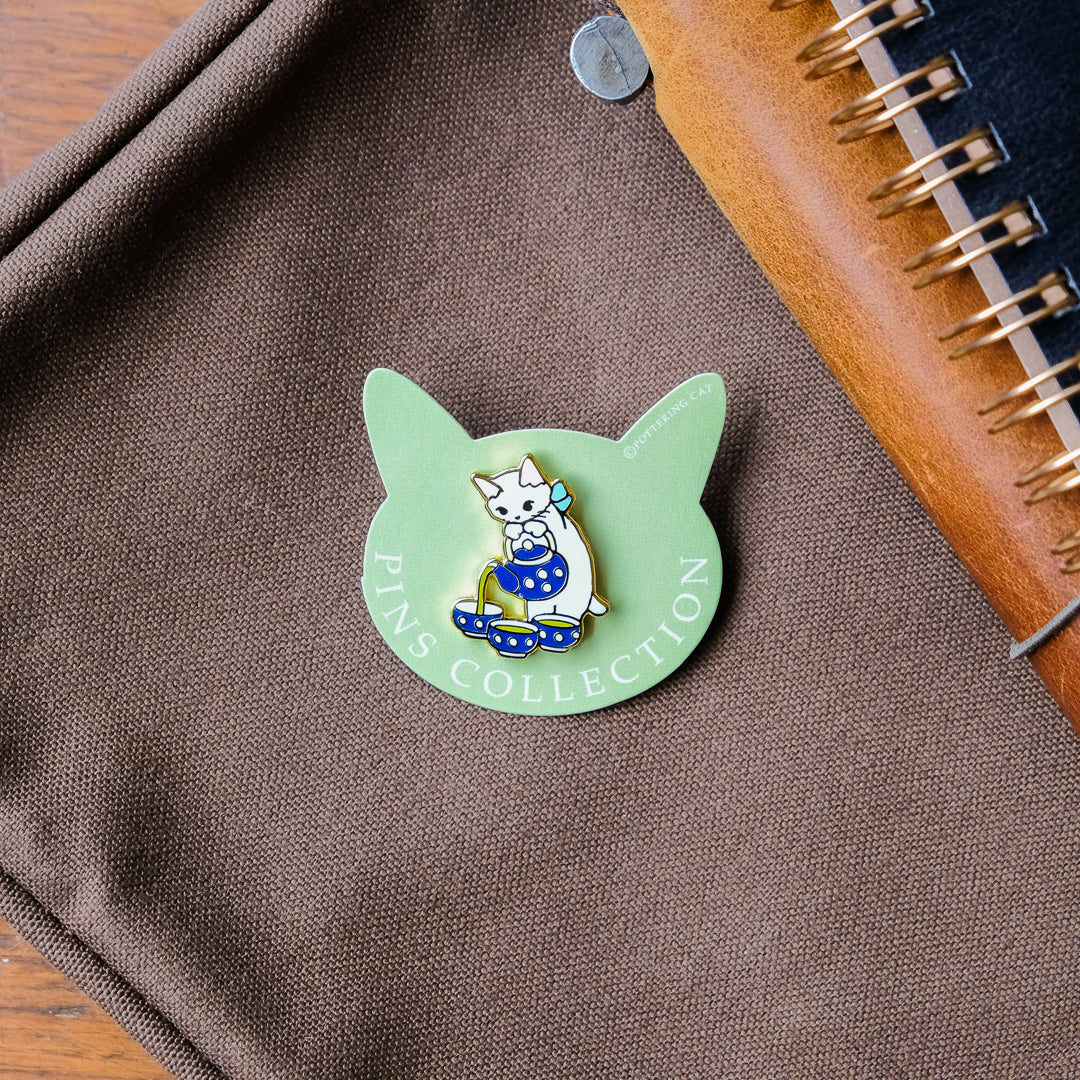 Pottering Cat - Badge - Tea Art