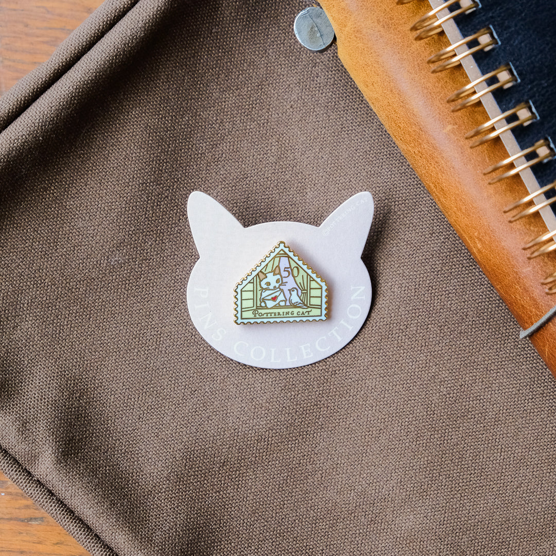 Pottering Cat - Badge - Homing Pigeon