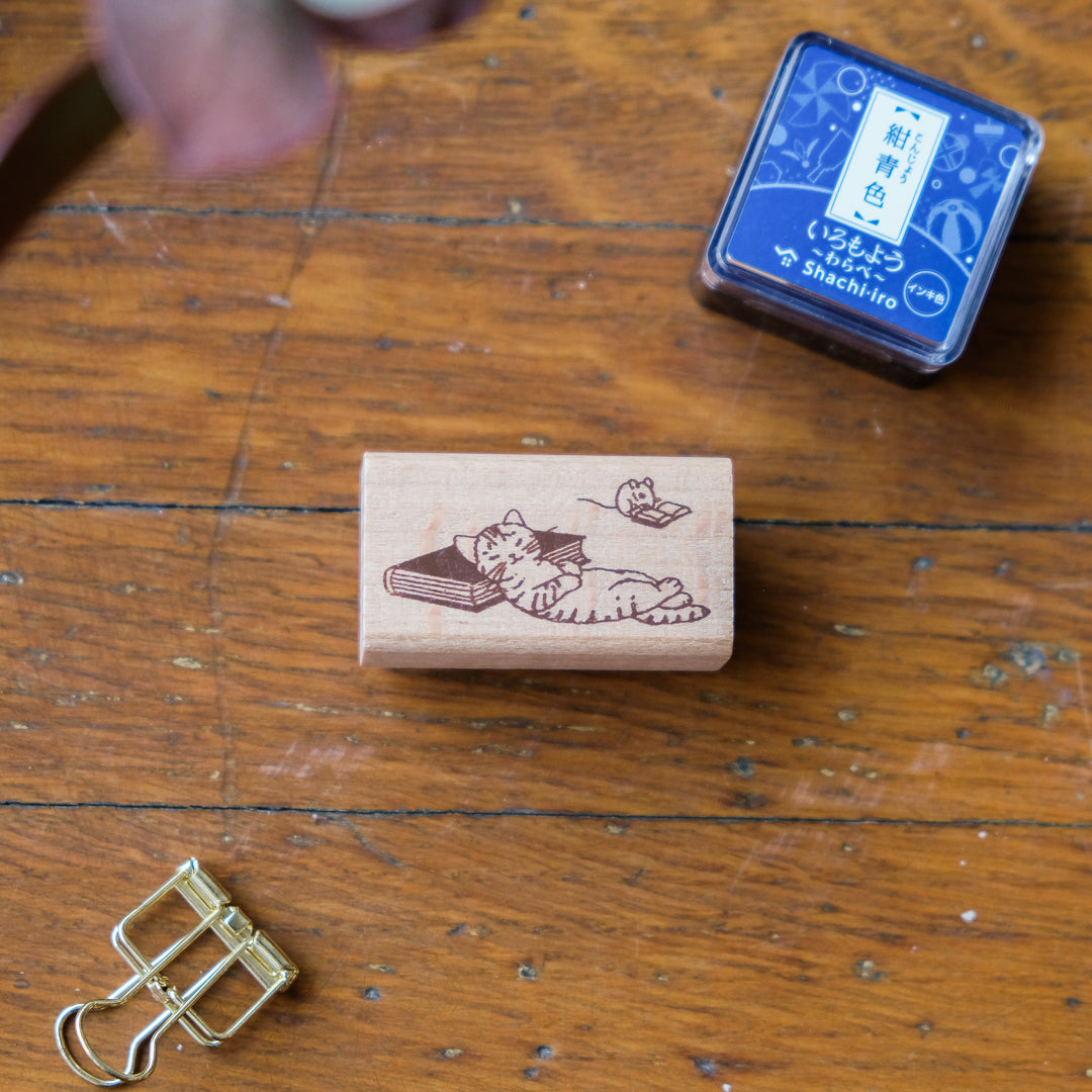 Pottering Cat - Cat Seal-Large Stamp - LH-12 Reading