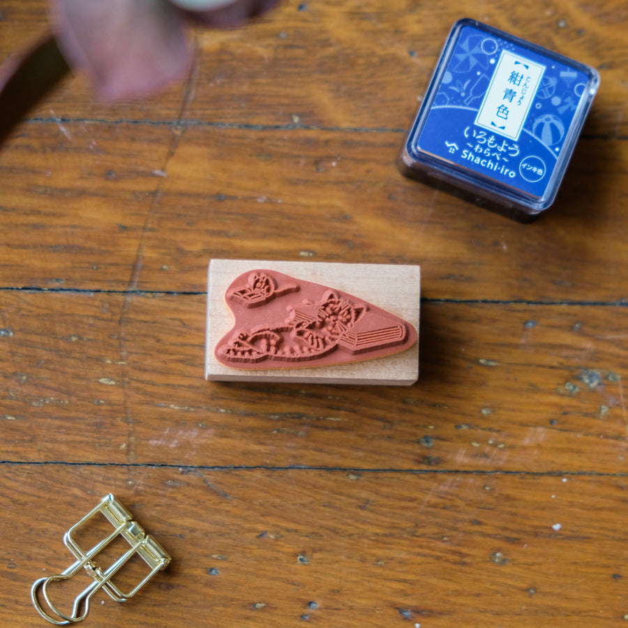 Pottering Cat - Cat Seal-Large Stamp - LH-12 Reading