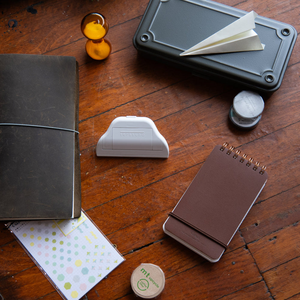 Terasuno Clip With Reading Light - White