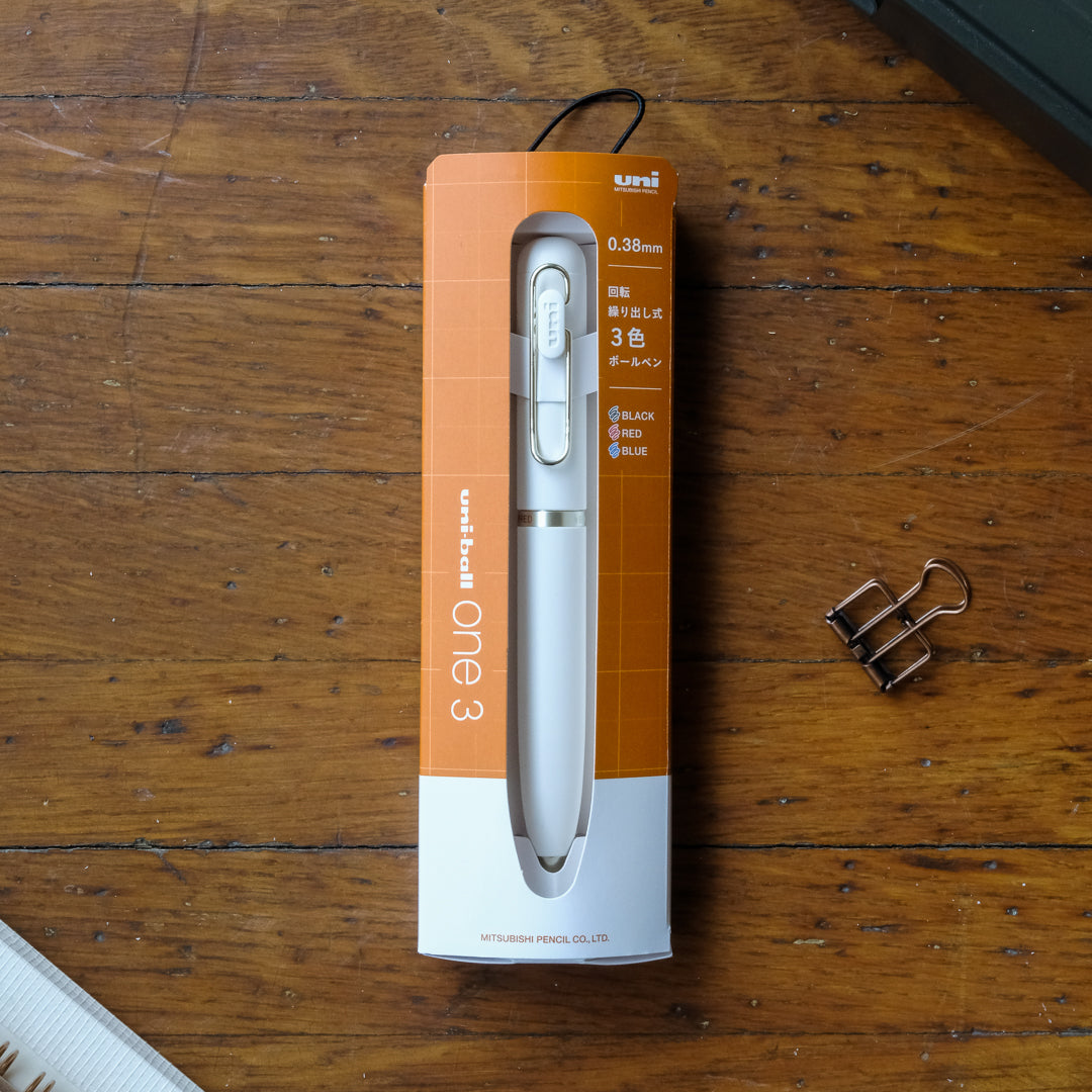 Uni-ball One 3 Gift - 0.38mm - Lamp White