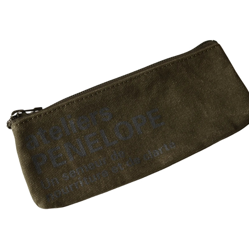 ateliers PENELOPE - #6 AP Pen Case - Olive / Logo print: Navy