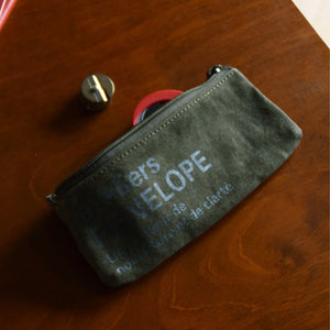ateliers PENELOPE - #6 AP Pen Case - Olive / Logo print: Navy