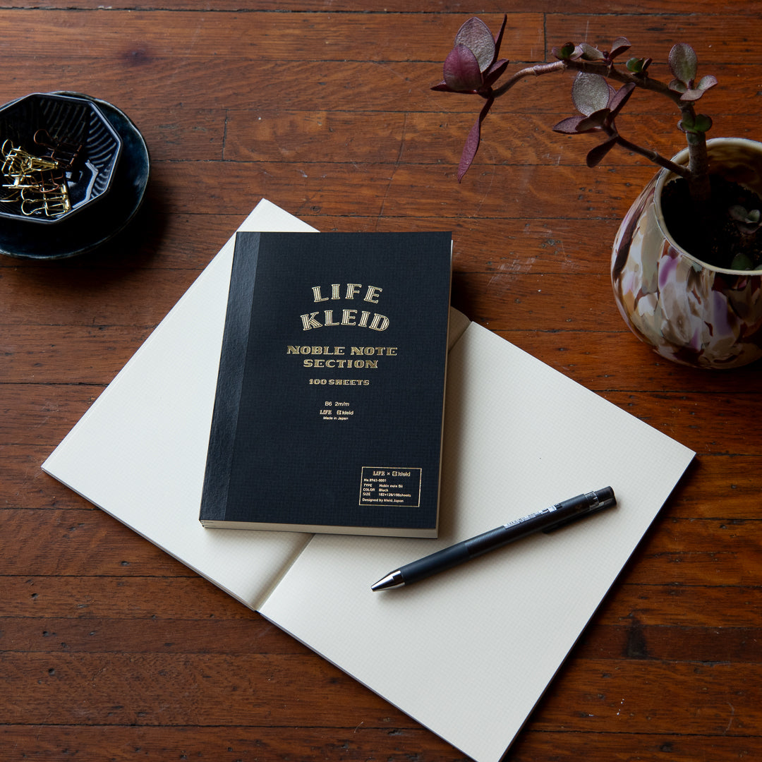 LIFE Kleid Noble Note 2mm Grid B6 - Black